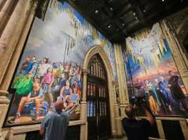 Riesiges Wandbild: New Yorker Kathedrale feiert Einwanderer