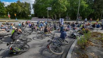 „Tote im Wochentakt“: ADFC schlägt nach „Dooring“-Unfall Alarm