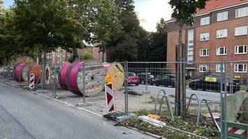 Anwohner in Ottensen sauer: Baustellenlager blockiert Parkplätze