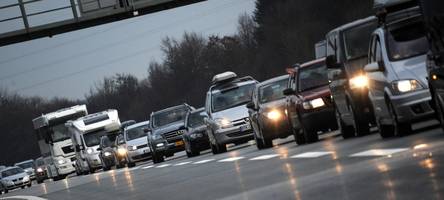 Pendler aufgepasst: Stau auf der A8 in Richtung München wegen Baustelle