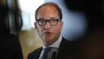 Asylpolitik : Dobrindt will Abschiebungen nach Syrien noch dieses Jahr ermöglichen