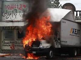 Behörden in Fall verwickelt: Demonstration für verschwundene Studenten in Mexiko eskaliert