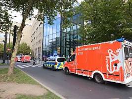 Festnahme in Düsseldorf: Frau sticht auf 17-Jährigen in Zentralbibliothek ein