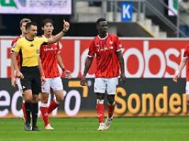 magdeburg verliert immer weiter: doppelschlag zwingt kaiserslautern in die knie