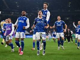Wie geil ist das: Schalke 04 flippt schon wieder aus und bekommt eine schlimme Nachricht