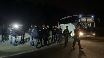 Polizist bei Kontrolle von Fußballfans schwer verletzt
