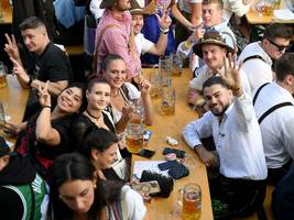 Das Streiflicht: Ist der, der gerade zum zweiten Mal von der Wiesn-Bank gefallen ist, der richtige fürs Leben?