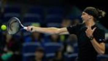 Tennis-Turnier in Peking: Mit Schmerzen: Zverev erreicht mühevoll das Viertelfinale