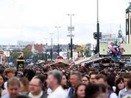 Kurz vor Massenpanik: Brandgefährlich: Wiesn-Sperrung löst Chaos aus