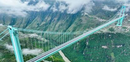 China eröffnet die höchste Brücke der Welt: Huajiang Grand Canyon Bridge in der Provinz Guizhou