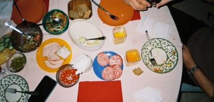 Freunde einladen: Warum lädt kaum jemand mehr zu sich nach Hause ein?