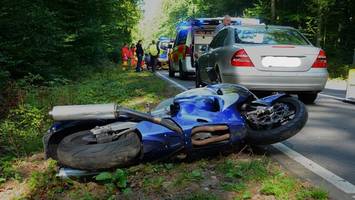 Unfall im Sachsenwald: Motorradfahrer (25) in Lebensgefahr