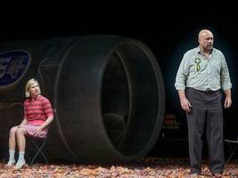 Theater: Der Bierkrug ist groß, die Liebe ist hin