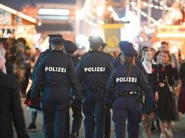 Nach Oktoberfest-Besuch: 21-jährige Wiesnbesucherin in Gebüsch gezerrt und vergewaltigt