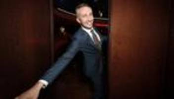 Chefket und Jan Böhmermann: Jan Böhmermann knickt ein