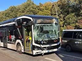 Auch Kinder unter den Opfern: 20 Verletzte bei Zusammenstoß zweier Busse in Hamburg