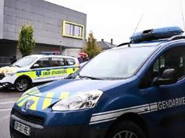 Lehrerin verletzt: 14-jähriger Messerangreifer im Elsass ist tot