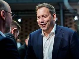 Reaktionen auf NRW-Stichwahlen: Klingbeil erleichtert, Wüst zufrieden, Spahn begeistert