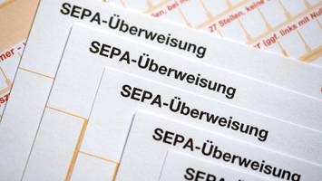 Überweisungen, Winterzeit und Co.: Das ändert sich im Oktober