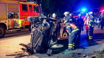 18-Jähriger kracht mit Auto gegen Baum – war er eingeschlafen?