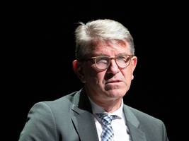 kunst: der kulturstaatsminister als ausstellungsmacher?