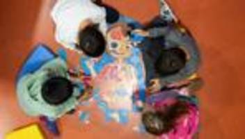 Kinderbetreuung: Anteil der Fachkräfte in Kitas nimmt in vielen Bundesländern ab