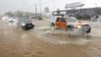 spanien: unwetter führen zu Überschwemmungen auf ibiza und formentera