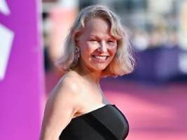 Rote Haare statt roter Badeanzug: Pamela Anderson wagt erneute Typveränderung