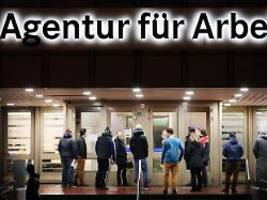 Herbst hilft der Quote ein wenig: Zahl der Arbeitslosen wieder unter drei Millionen