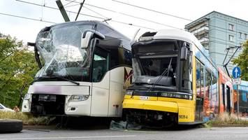 Reise-Bus Unfall in Mitte: „Immer wieder Unfälle hier“