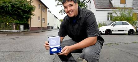 Als eine Frau schreit, hört er nicht weg: Jugendlicher in Augsburg beweist großen Mut
