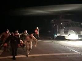 attacke durch huthi-miliz?: rakete trifft frachter - eu-mission rettet besatzung