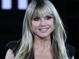 Sieht aus wie ... Heidi: Heidi Klum deutet ihr Halloween-Kostüm an