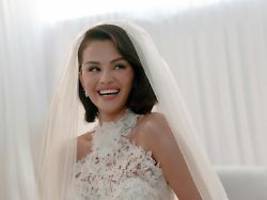Viel Spitze und Vintage-Flair: Selena Gomez präsentiert ihre Hochzeitskleider