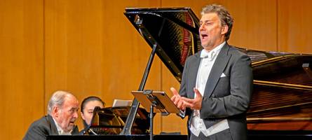 Jonas Kaufmann präsentiert sich beim „Festival der Nationen“ als herausragender Lied-Sänger