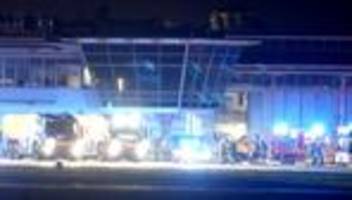Feuerwehr im Einsatz: Flugausfälle nach Kabelbrand am Flughafen Stuttgart
