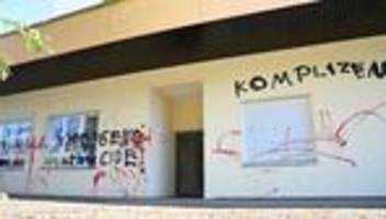 nahostkonflikt: stop genocide: parolen an cdu-büro geschmiert