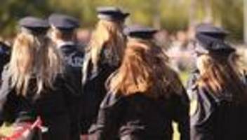rassismusvorwürfe bei der polizei: polizei ermittelt nach mutmaßlich rassistischen rufen an polizeischule