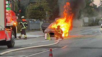 bmw brennt lichterloh – auto geht mitten in rahlstedt in flammen auf
