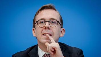 mileis kettensäge? amthor packt lieber die bohrmaschine aus