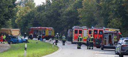 Tödlicher Unfall auf B2: Autofahrer gerät bei Mering in Gegenverkehr