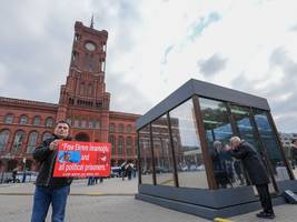 Installation: Wegsehen ist nicht mehr möglich