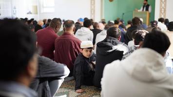 tag der offenen moschee: so läuft ein freitagsgebet
