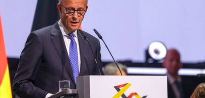Tag der Deutschen Einheit: Merz fordert neue Einheit, meint aber BRD