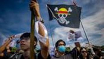 One-Piece-Flagge der Generation Z: Strohhüte gegen die Tyrannei