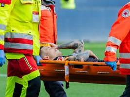 Gehässige Gesänge von Tribüne: Kopfverletzungs-Schock bei Bayer - Baumgart legt sich mit eigenen Fans an