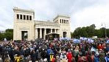 demonstration: hunderte setzen in münchen zeichen gegen antisemitismus