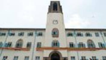 Makerere University Uganda: Essen neben dem Auditorium, 14 Uhr!