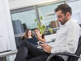 Der richtige Umgang: Schadenfreude im Job - wie man sie sinnvoll nutzt