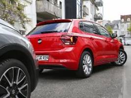 Verkehrsregeln beim Parken: Ohne Tüv ja, aber nicht auf dem Gully